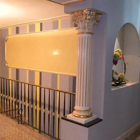 Отель Duque De Calabria
